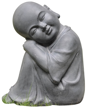 Munke figur med hoved på knæ polyclay h36cm - Se også Buddha figurer